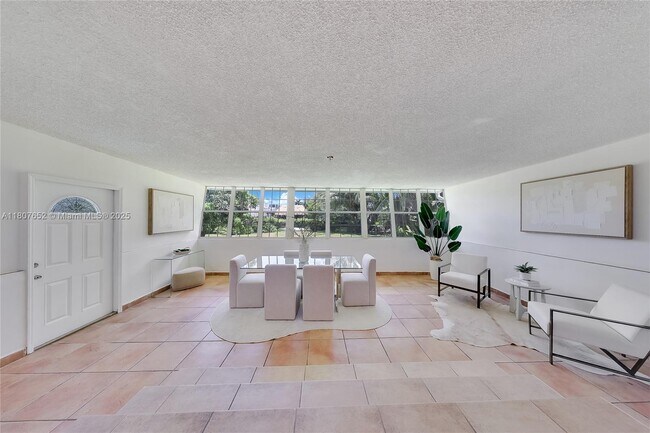 Foto del edificio - 13521 S Biscayne River Dr