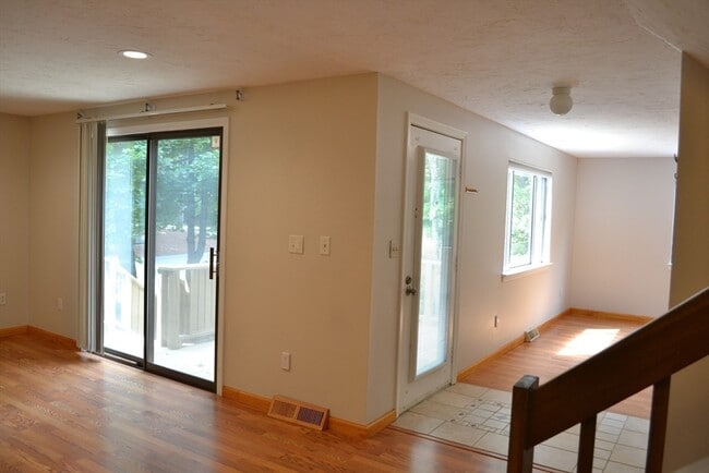 Building Photo - 53 Treetop Park