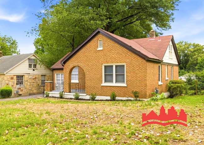 Building Photo - 755 E McKellar Ave