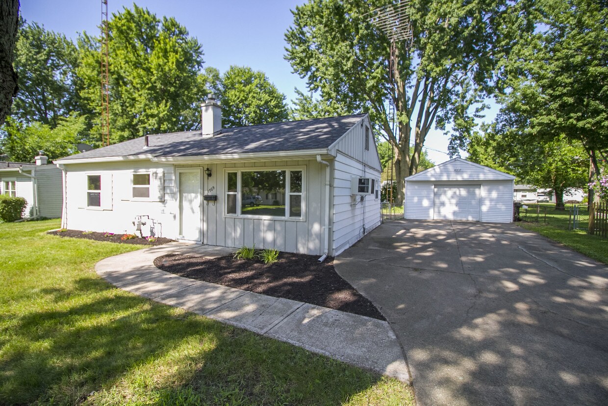 Primary Photo - 1709 Raynor Dr