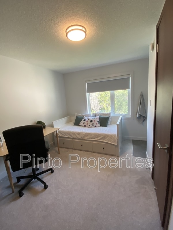 Building Photo - 10749-10786 86 Ave NW