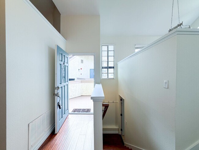 Building Photo - 407 Shoreview Dr