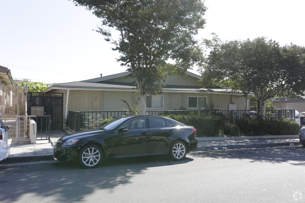 Primary Photo - 17442 Queens Ln