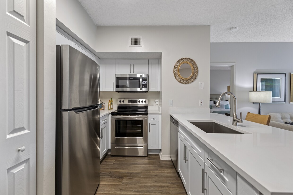 Mira Flores Apartments in Palm Beach Gardens, FL