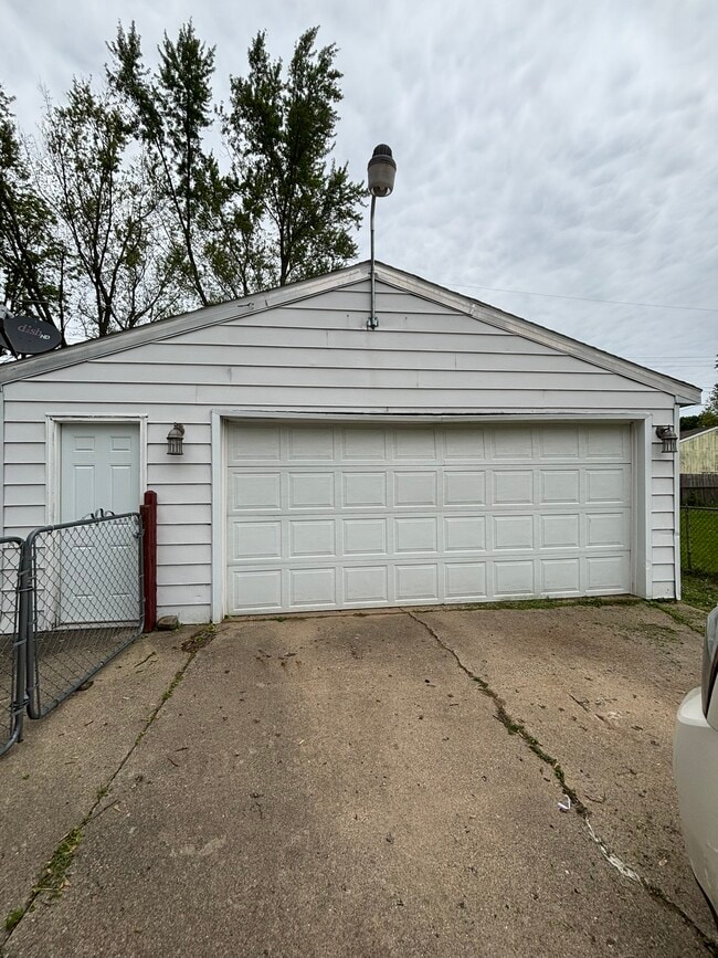 Building Photo - 103 Booth Dr