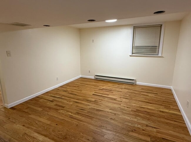 Building Photo - 588 Avenue A