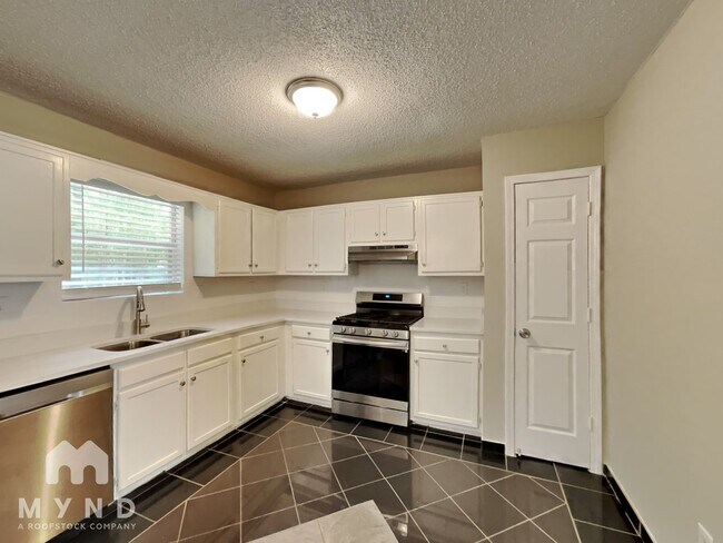 Building Photo - 7768 Melanie Dr