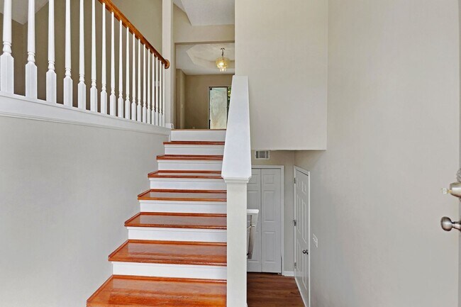 Building Photo - Spacious 4BR Home with Private In-Law Suite in Powder Springs