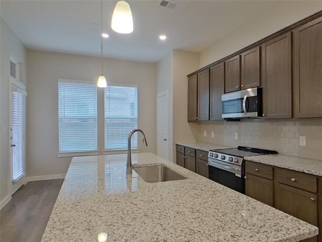 Foto del edificio - 3027 Whitetail Ln