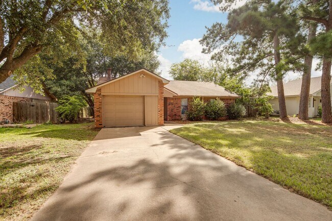 Foto del edificio - JULY 2025 PRE-LEASE!!  Great 3 Bedroom 2 B...