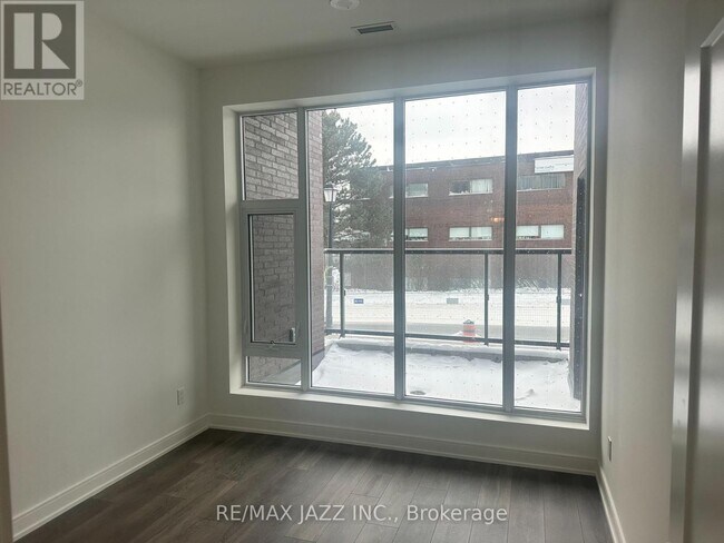 Building Photo - 705 Davis Dr