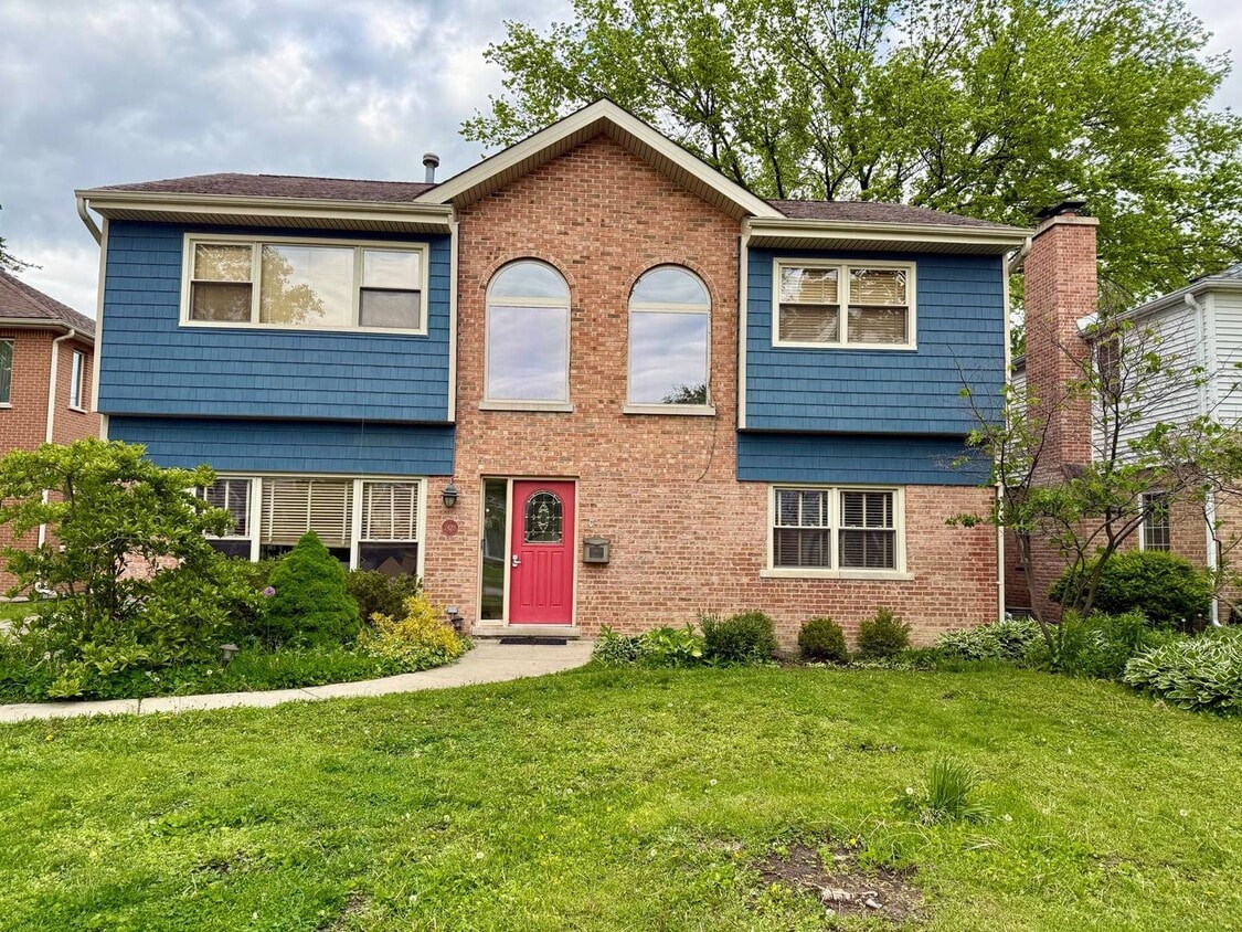 Primary Photo - 2428 Oak Ave