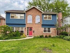 Building Photo - 2428 Oak Ave