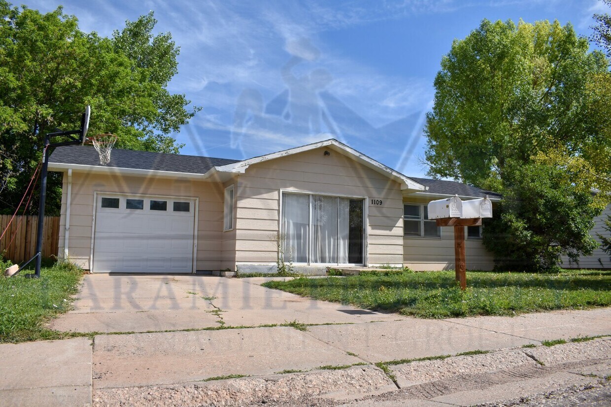 3 Bedroom 1 Bathroom House Room for Rent in Laramie, WY