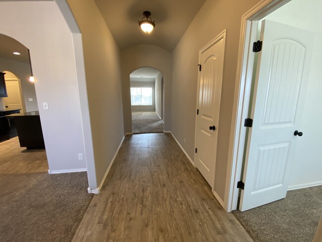 Building Photo - 12012 E 110th Plz N