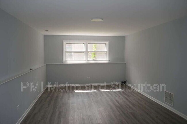 Foto del edificio - 22750 Valley Dr