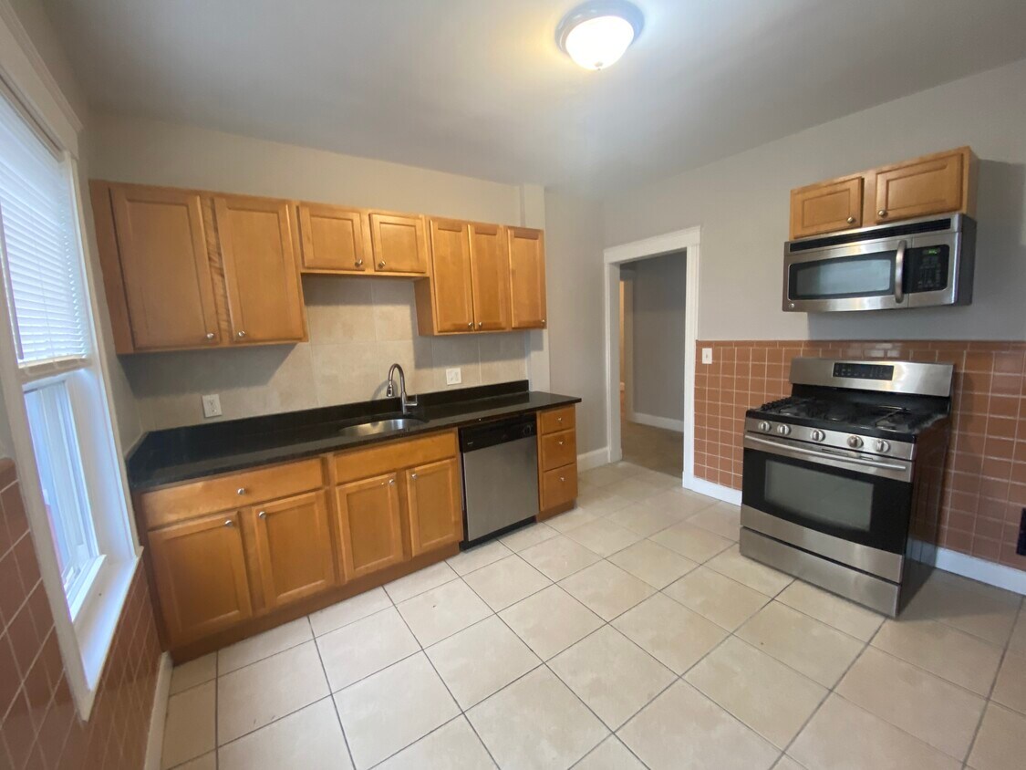 7 Crowell St Unit 2, Boston, MA 02124 Condo for Rent in Boston, MA