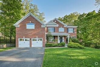 Building Photo - 11 Fraydun Ln