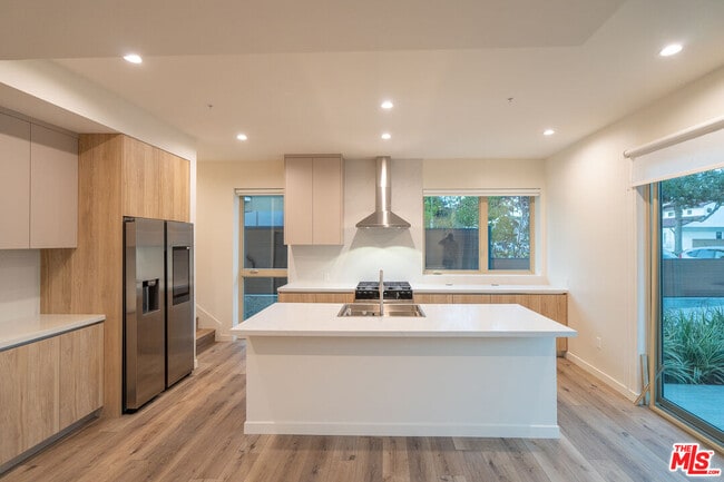 Foto del edificio - 4041 Sawtelle Blvd