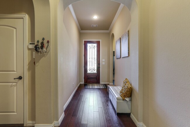 Building Photo - Discover this 3-bed, 2.5-bath home in the ...
