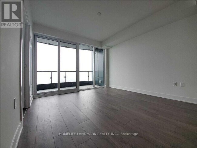 Building Photo - 585 Bloor St E