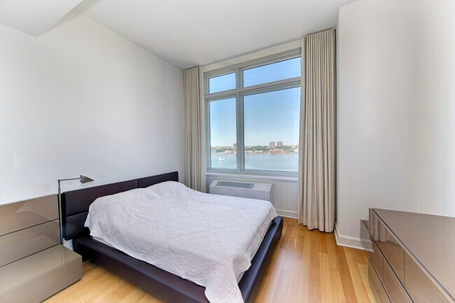 Foto del edificio - 2bed+3bath -1450sqft in UWS Full Service