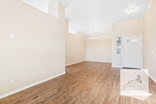 Foto del edificio - 3 Bed 2 Bath in Clovis Unified School District!