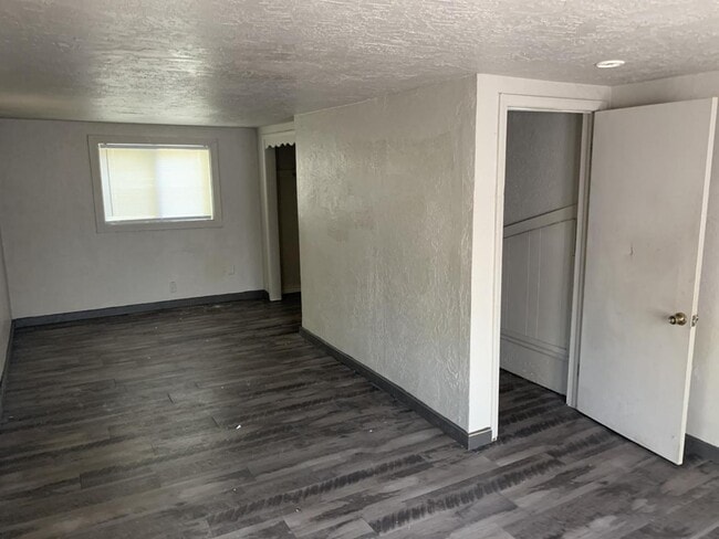 Foto del edificio - 933 N Locust Ln