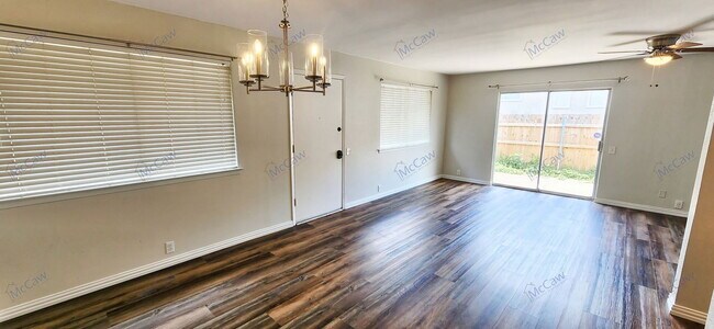 Foto del edificio - 4402 Tophill Ln