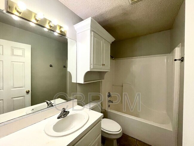 Foto del edificio - 6716 4th St