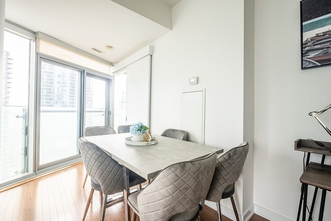 Building Photo - 30 Grand Trunk Crescent