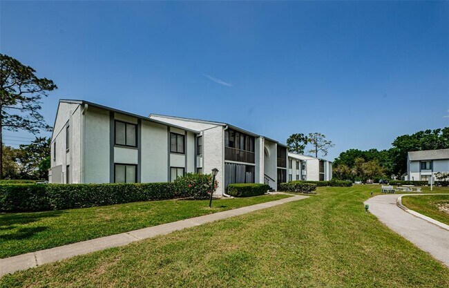 Foto del edificio - 1151 Pine Ridge Cir W