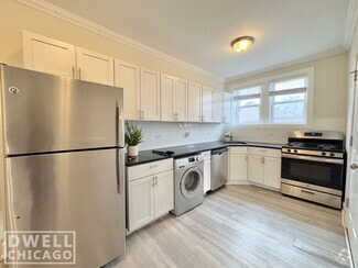 Building Photo - 3825 N Greenview Ave