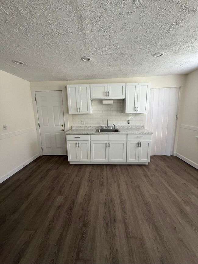 Building Photo - 75 Kelsey St