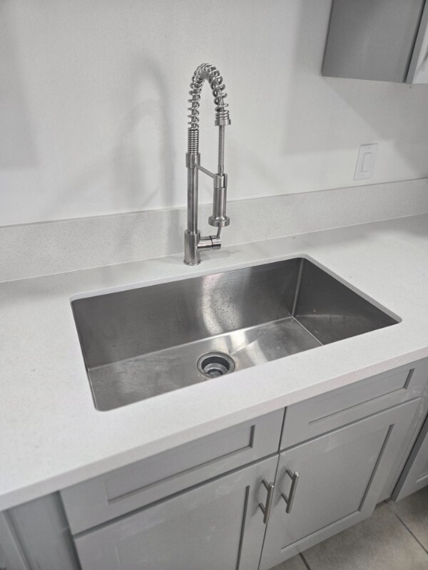 Foto del edificio - 14906 Lemoli Ave