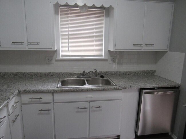 Building Photo - 2429 NE 38th Street