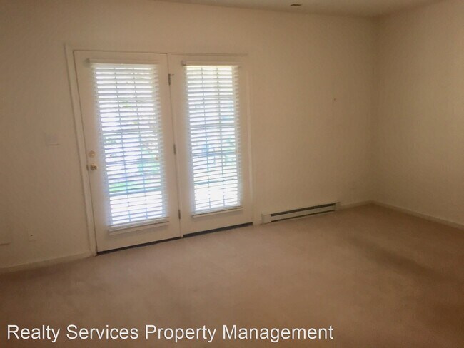 Building Photo - 4 br, 3.5 bath House - 1040 Middleview Dr.