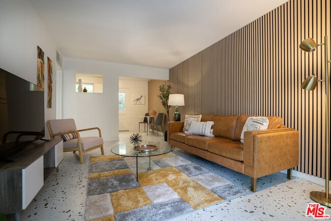 Building Photo - 459 E Avenida Olancha