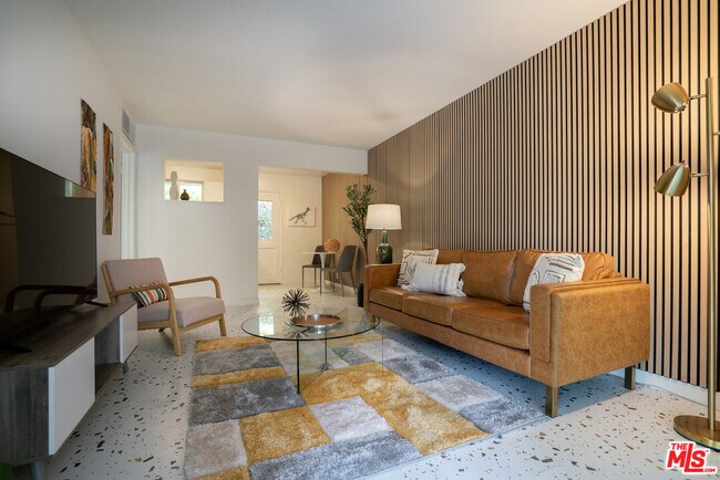 Foto del edificio - 459 E Avenida Olancha