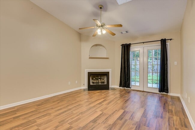 Building Photo - 128 Shelby Dr
