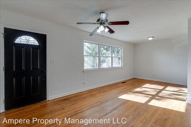 Foto del edificio - 3 br, 1 bath House - 711 Moore St