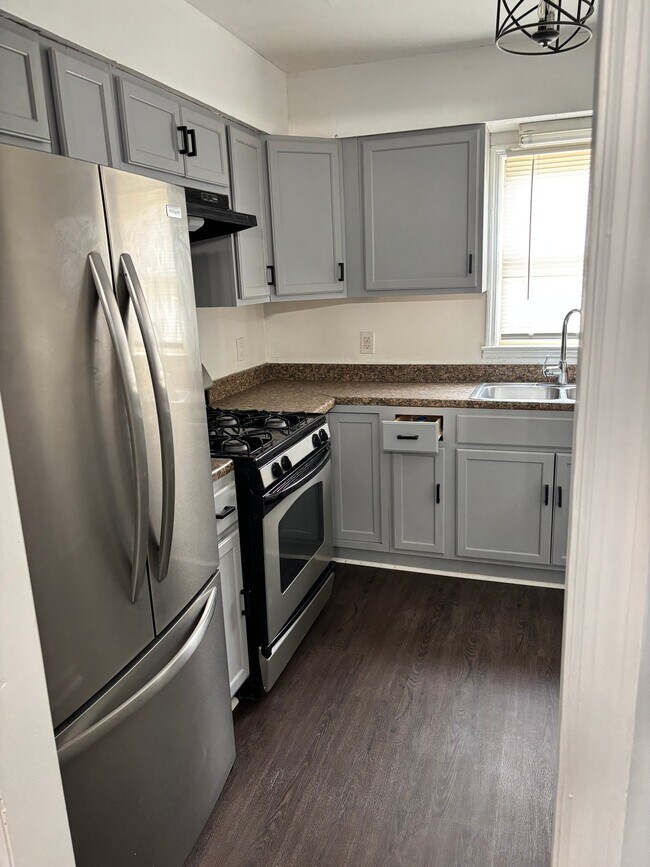 Foto del edificio - 4698 Shumate Dr