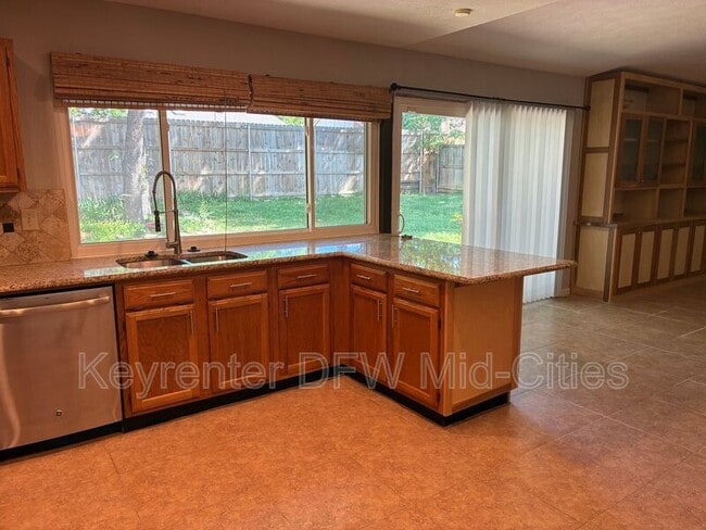 Foto del edificio - 3801 Hackberry Ln