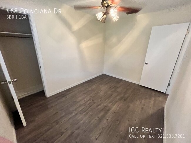 Building Photo - Cute 3/1 on a large corner lot!