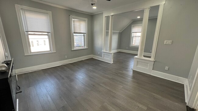 Building Photo - 534 William St