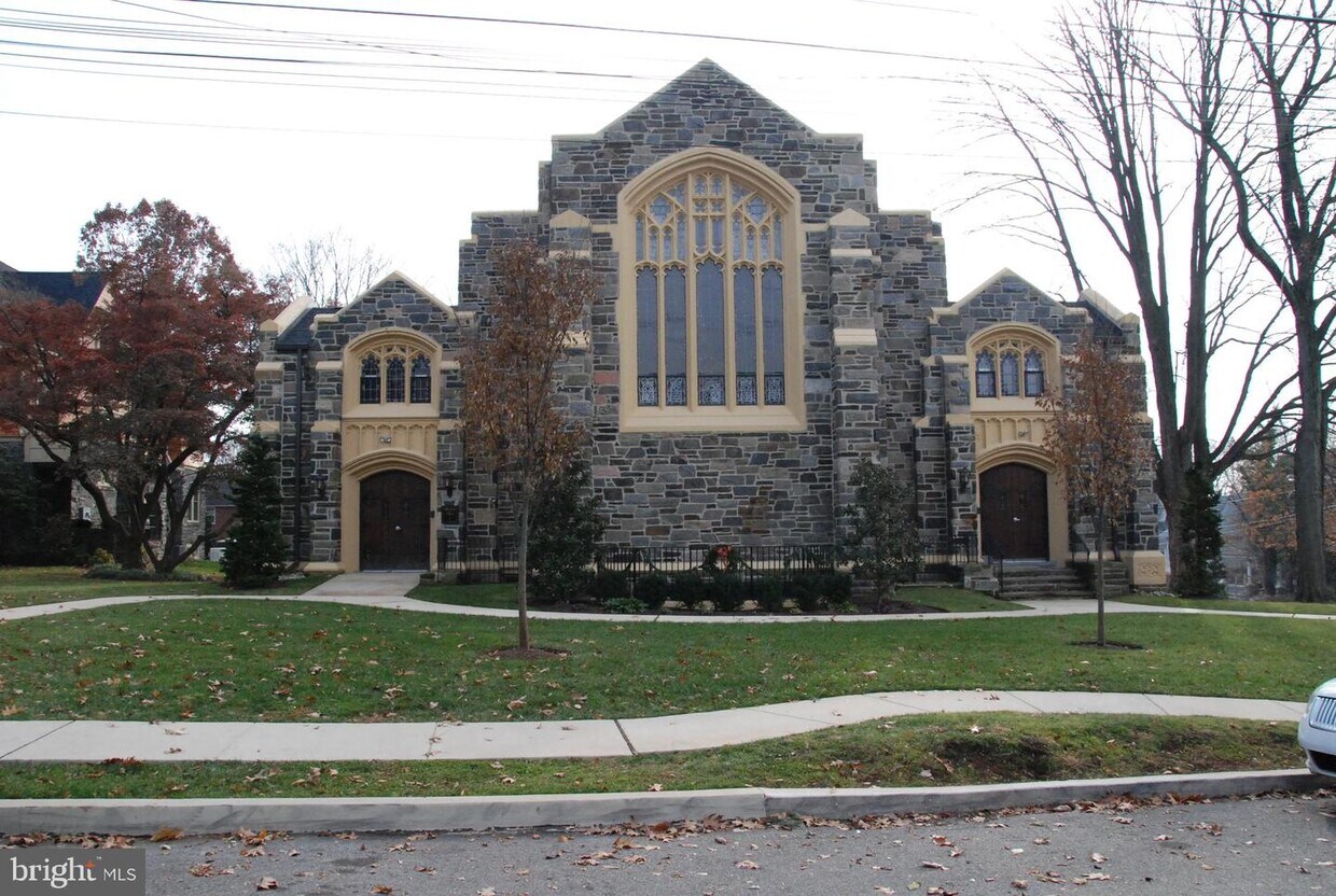 Primary Photo - 200 Price Ave