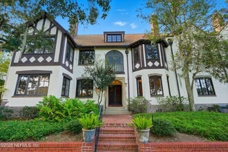 Building Photo - 3319 Pine St