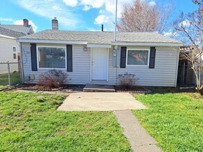 Building Photo - 409 NE 37th St