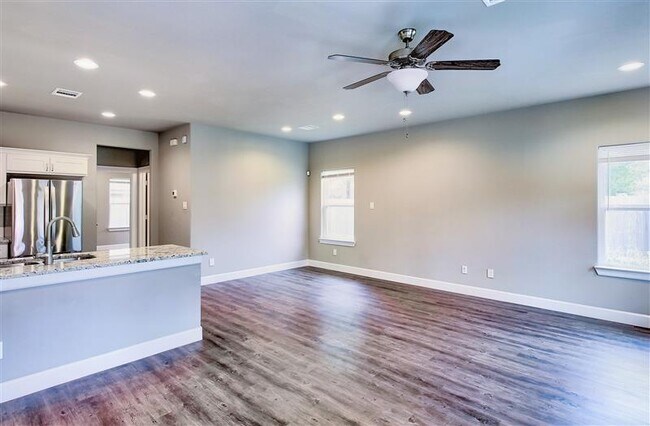 Foto del edificio - Lovely 2Bed 2Bath Single Family Home Avail...