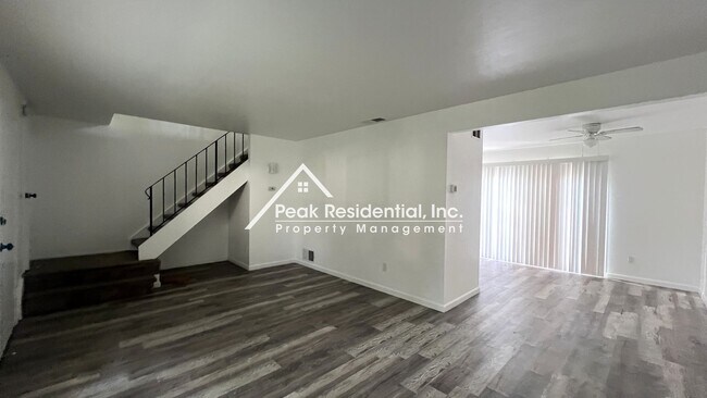 Building Photo - Wonderful 3bd/1.5ba Townhouse!